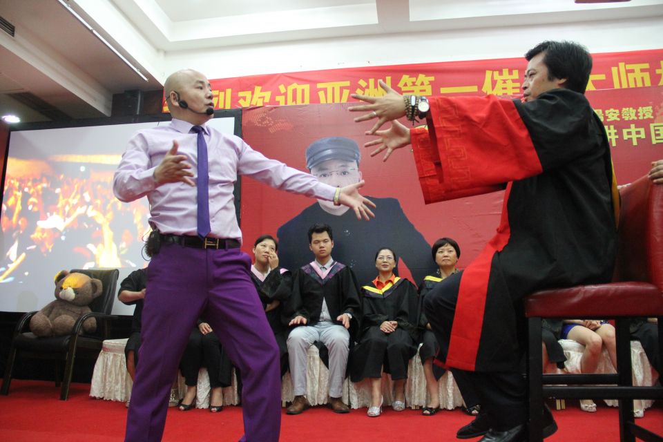 热烈祝贺亚洲第一催眠大师杨安教授2015年6月26-27日重庆演讲圆满成功