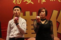 催眠秀--吃洋葱表演