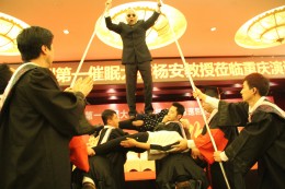 催眠秀“阶梯型人桥钢板”