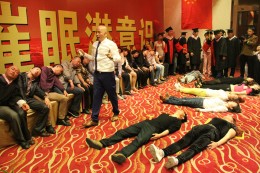 舞台集体催眠秀