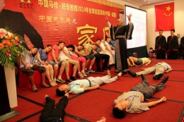 一连串的瞬间催眠秀表演