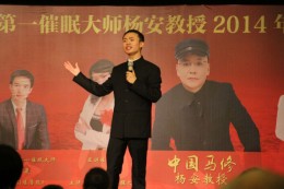  覃安迪 