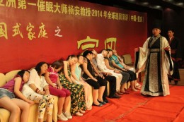 舞台瞬间催眠术表演