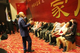 杨安催眠课堂现场表演世界顶级催眠秀
