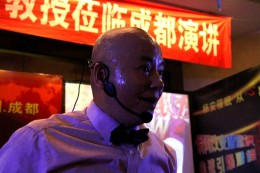 杨安教授挥汗如雨，巅峰演讲