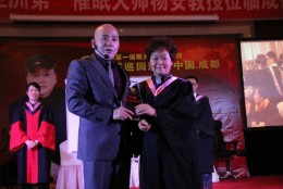 报名学员和杨安教授合影