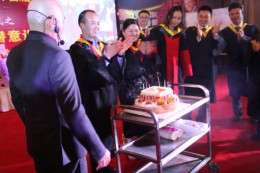 课堂后为弟子过生日