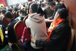 坐在腿上也要听杨安教授的课程