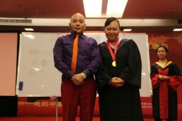 杨安与弟子合影