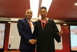 杨安与弟子合影