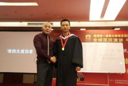 杨安与弟子合影