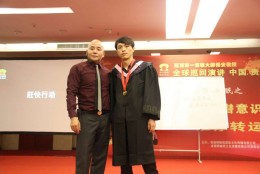 杨安与弟子合影