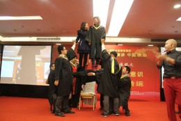 双人踩人桥钢板