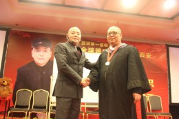 杨安与弟子合影