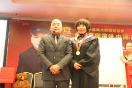 杨安与弟子合影