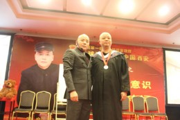 杨安与弟子合影