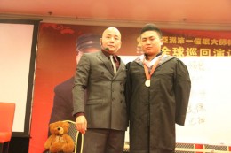 杨安与弟子合影