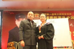 杨安与弟子合影