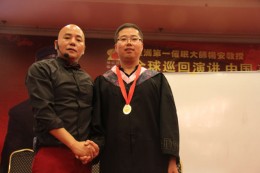 杨安与弟子合影