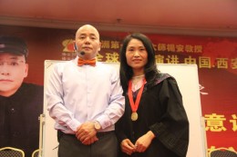 杨安与弟子合影