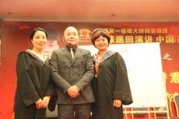 杨安与弟子合影