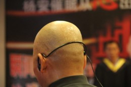 杨安教授巅峰演讲 舞台挥汗如雨