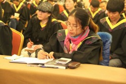 弟子们认真学习