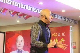 师父耐心教导