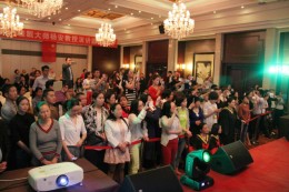 杨安教授课堂上专注的学员