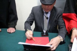 杨安教授亲笔签名售书