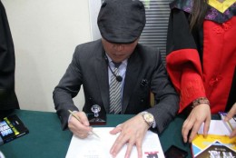 杨安教授亲笔签名售书
