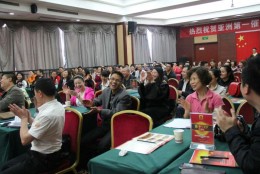 杨安教授课堂轻松愉快