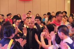 热烈祝贺亚洲第一催眠大师杨安教授2015年5月19-20日成都站大型演讲圆满结束 