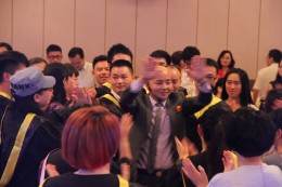 震撼登场