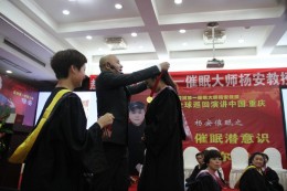 送报名学员金牌、风水币、红包