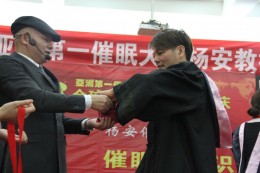 送报名学员金牌、风水币、红包