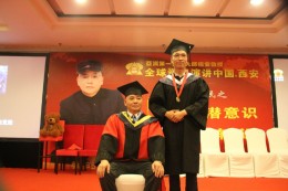 弟子与师父合影