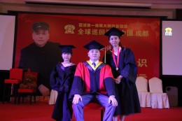 弟子与师父合影