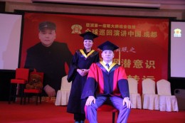 弟子与师父合影