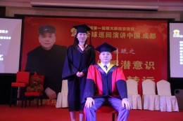 弟子与师父合影