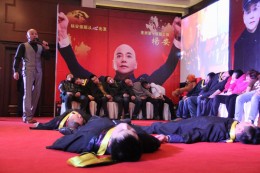 舞台集体催眠秀