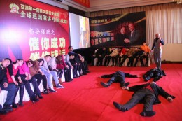 舞台集体催眠秀
