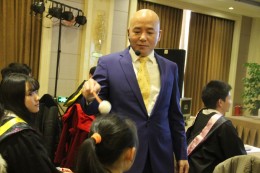 杨安教授指点脑波位置