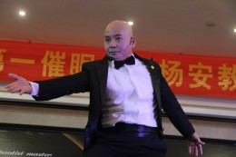 杨安教授催眠式眼神