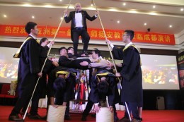 杨安教授“三层阶梯型人桥钢板”