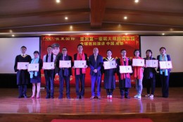 学员与杨安教授合影